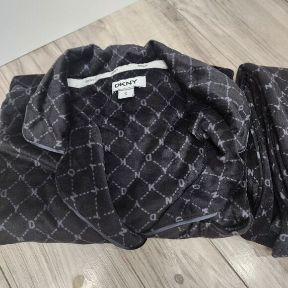 DKNY Black Logo Velour Pajamas PJ Set Button Top & Pants Pockets Sz S - Picture 2 of 9